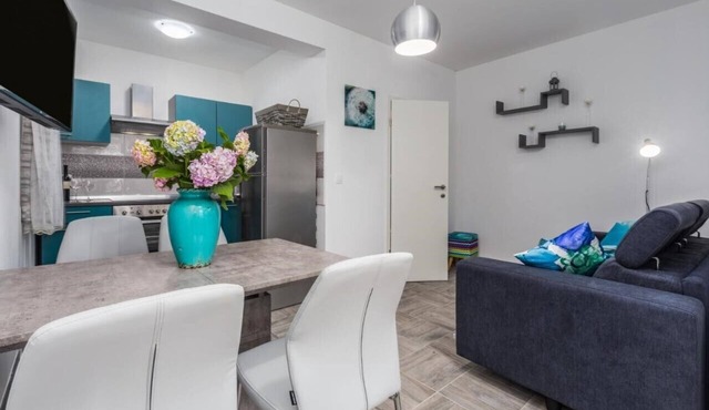 Brand new and charming apartment Edi Blue with small garden in Funtana