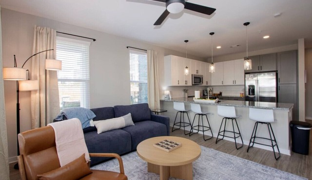 Brand new apartment, 10 minutes from Downtown w/Pool|Wi-Fi|Publix|Free Parking