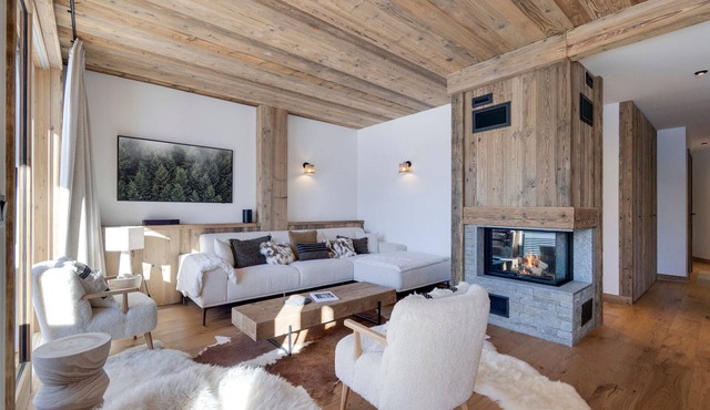 Brand-new apartment in Lavachet, near slopes, sleeps 10