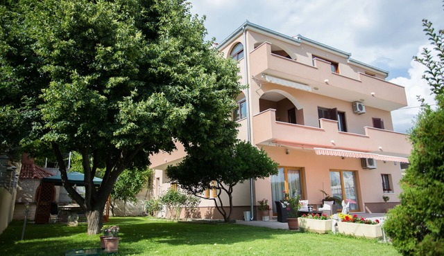 Brand new apartment Losko with big garden and BBQ