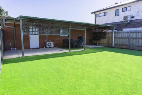 Brand New Backyard Guest House in Werribee CBD