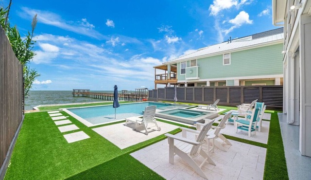 Brand new bayfront home, gorgeous pool.