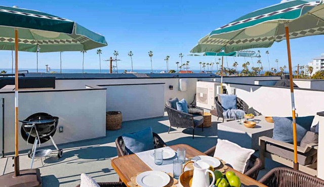 Brand New Beach House Fun, Stroll to Downtown, Steps to Beach