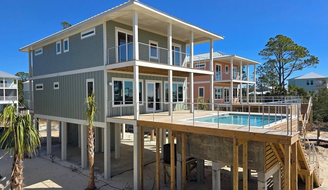 Brand New Beachfront Build, Private Pool, Pet-Friendly, Secluded Indian Pass Bea