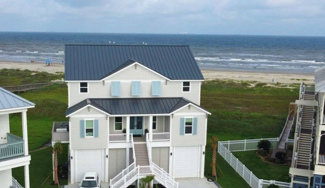 BRAND NEW BEACHFRONT HOUSE WITH BREATHTAKING VIEWS - Elevator - Best Location