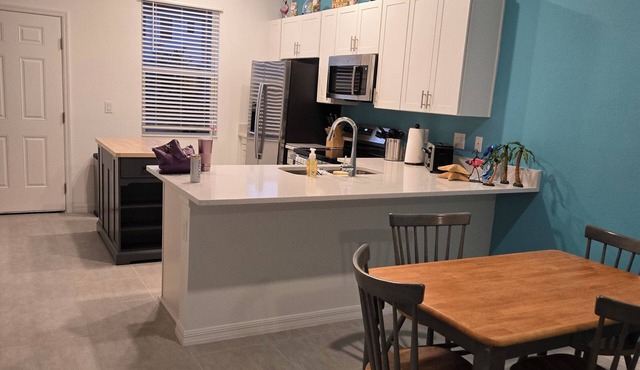 Brand new, beautiful 2-bedroom townhome in Sarasota with WiFi, AC, & two pools.