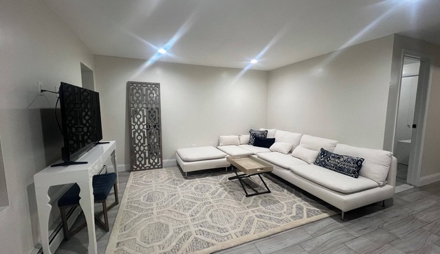 Brand new beautiful king size 1 bedroom 15 min to Manhattan