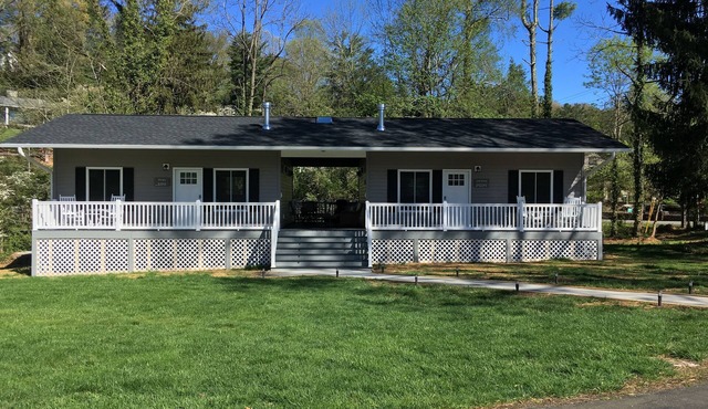 Brand New Blue Ridge Cottage Walking Distance to Downtown Waynesville