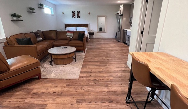 BRAND NEW bungalow AC & WiFi in Kelso, 2 parking spots, with EV Charger & Sauna