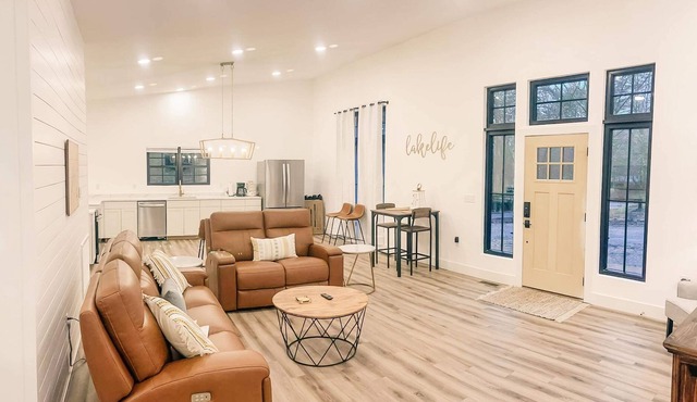 Brand New Cabin at Wolf Creek Marina