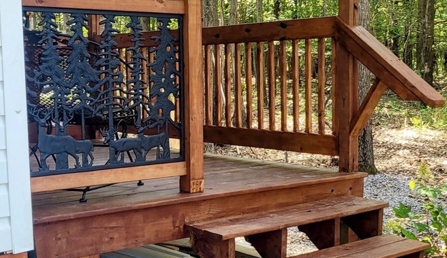 Brand New Cabin conveniently located near Hwy 15, I-64, and I-57