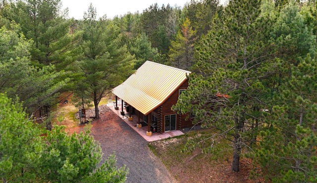 Brand NEW Cabin in the Pines w Private Lake