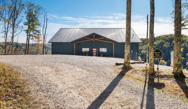 Brand New Cabin with Breathtaking Views - 4 BR/3BA Hot Tub RRG