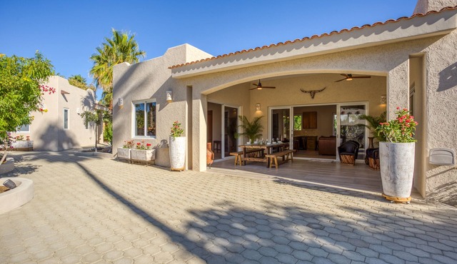 Brand New Casita, 2 King Beds, Located in Lush Garden Oasis, 2 Minutes to Beach