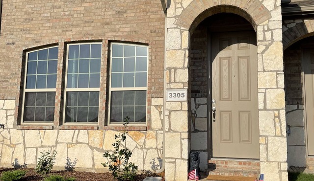 Brand new charming 2 bedroom Townhouse get away