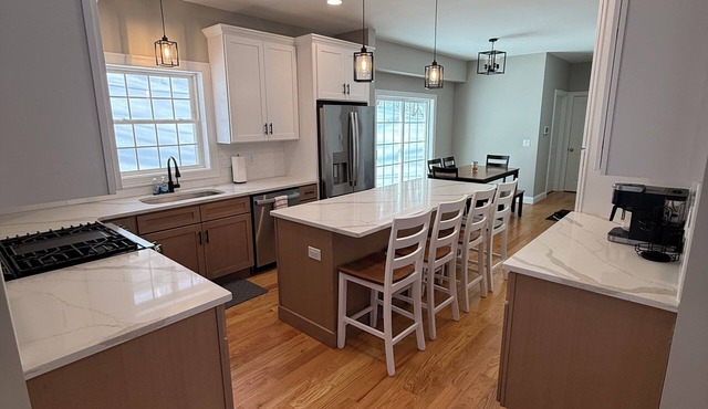 Brand New Charming 3-bedroom house with AC in Bristol awaits you