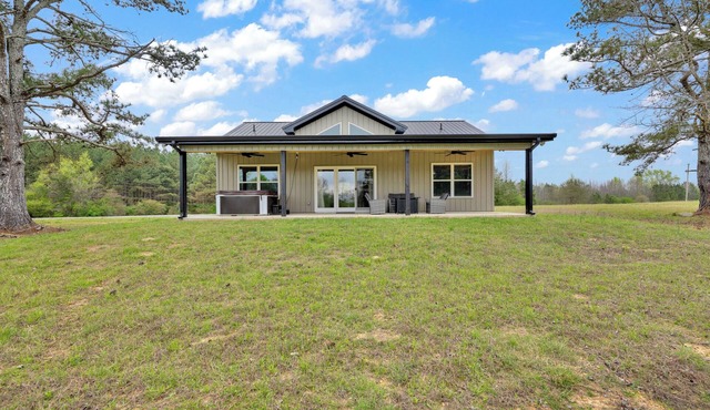 Brand New Charming 3-bedroom Barndo on a scenic mountain with all the comforts!