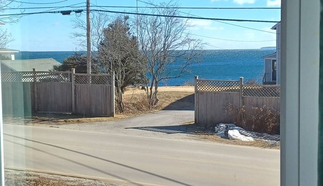 Brand new, charming and bright 2 BR, 1 BA Studio with view to the open ocean