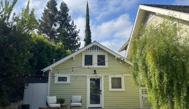 Brand New Charming Guest House in lovely Northwest Glendale CA. Private &Quiet