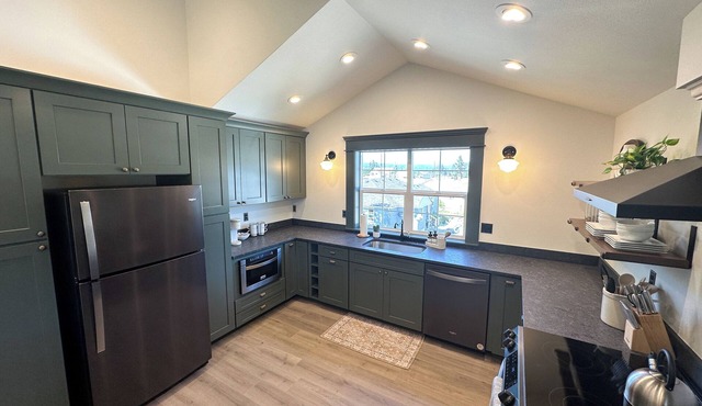 BRAND NEW, comfortable 2 bedroom apartment in Clatskanie!