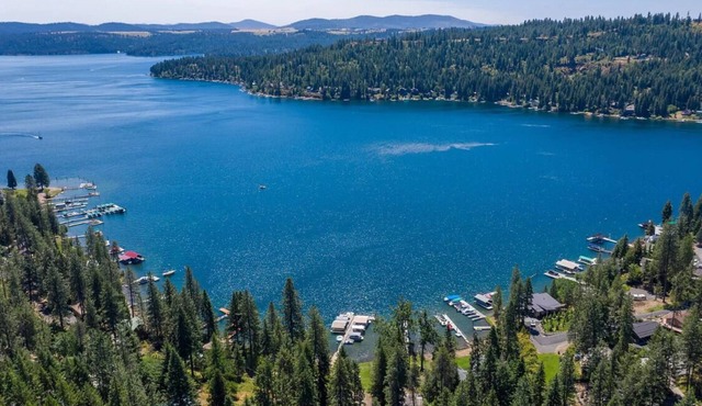 Brand new construction in Rockford Bay!