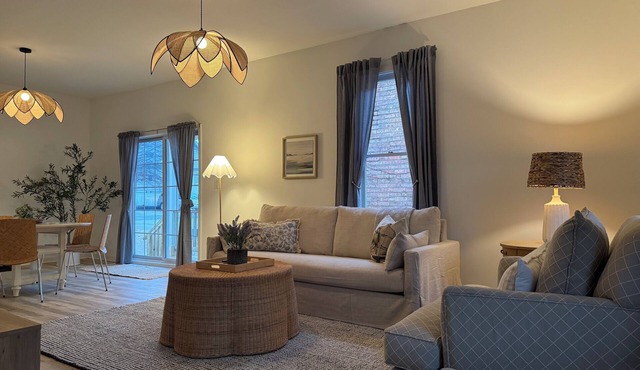 Brand New Cottage Walkable to All Downtown Michigan City & Beach!