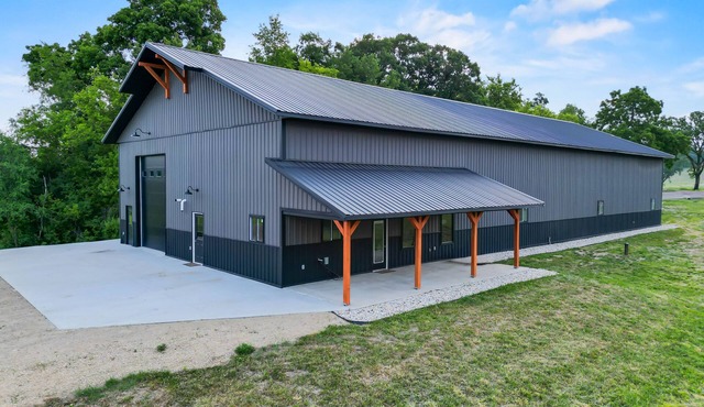 Brand New Country Rustic Barn-R&R At It's Finest! Madison Area