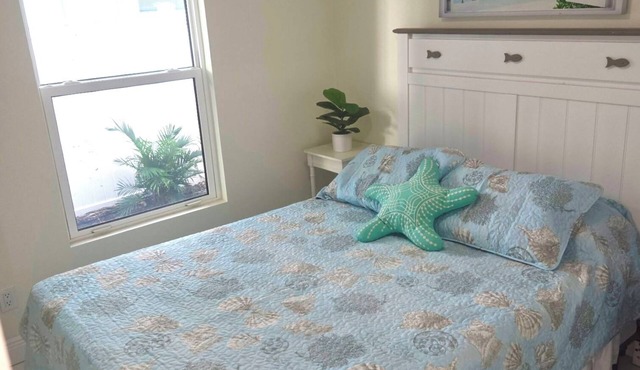 Brand- new Cozy 2-bedroom house with a short walk to Clearwater Beach