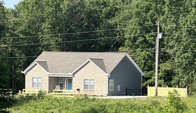 Brand new cozy country home in BonAqua Tn Come unwind and relax Piney River