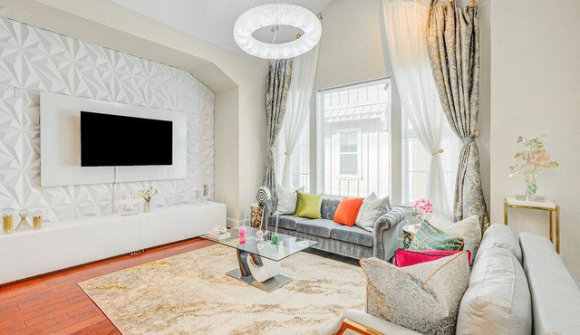 **BRAND NEW** Cozy Downtown 3Bedroom with parking