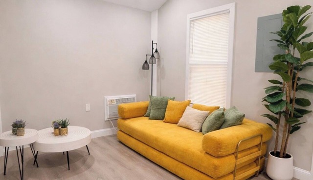 Brand new cozy home 15 minutes away from New Haven