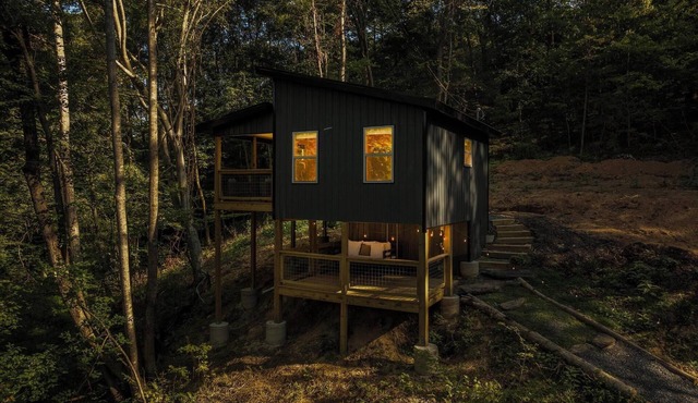 BRAND NEW! COZY TREEHOUSE IN DAMASCUS! PETS STAY FREE!