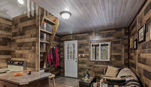Brand New Creekside Cabin on the Kenai Peninsula