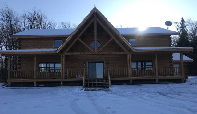 Brand New Custom Log Cabin In The Green Mtn Forest