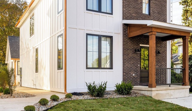 Brand-new custom home in downtown Bowling Green, steps from BGSU. Stylish interiors, gourmet kitchen, and a unique backyard with a custom putting green. Perfect for alumni visits, game days, or weekend getaways.