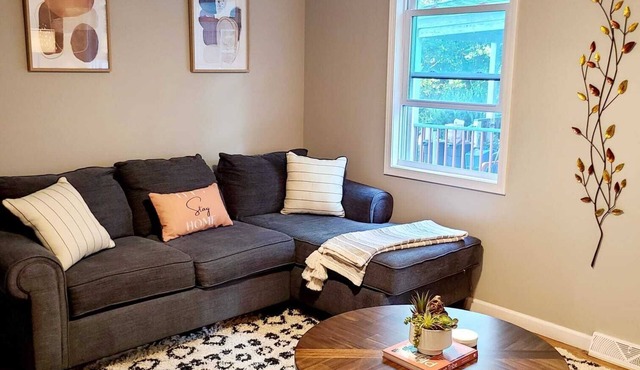 Brand NEW Designer 2 BR Unit -Near University/Hospitals