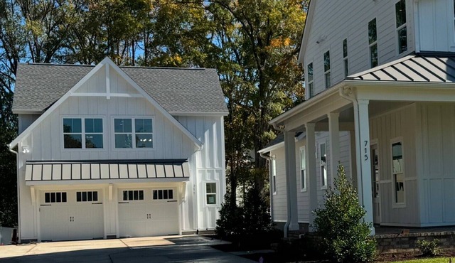Brand new detached apartment over Garage in Davidson 3 blocks from Main Street
