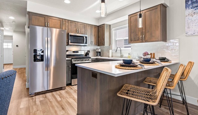 Brand New Dog-Friendly Getaway! Perfectly Positioned for Boise Adventures! Walk to Grocery & More!