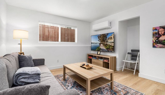 Brand New Downtown Pueblo Loft - Private Parking !