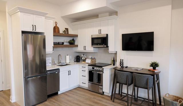 Brand New! Downtown Stratford - The Blowes Inn - Suite 3B King Bed