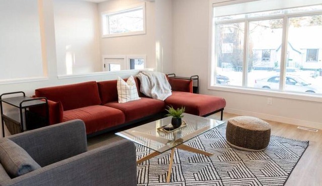 Brand New Duplex in Old St Vital *Entire Building* 5 Beds /3.5 Baths