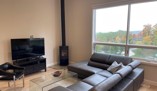 Brand New Exclusive Chalet with Spectacular Views and Hot Tub