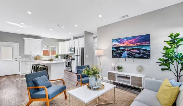 Brand new Family-Friendly Home Near Disneyland!