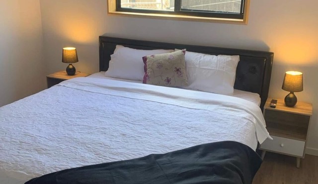 Brand New Family/Work Cottagen3Bed1.5Bathn1King size with Tv n2 queen size bed