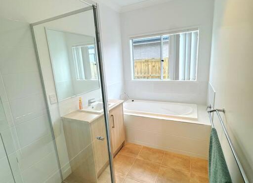 Brand New Fantastic Luxury 5 bedroom Home