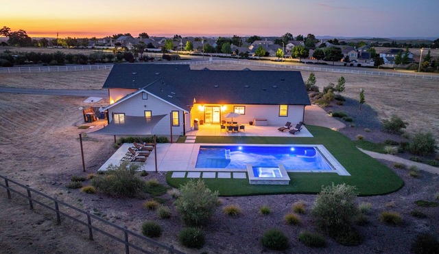 Brand-new Farmhouse Style Ranch w/Fire Pit in the heart of Paso Robles!