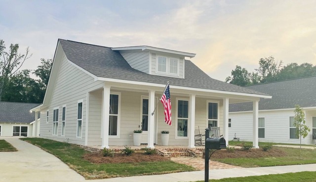 BRAND NEW GAMEDAY HOUSE in STARKVILLE! 3-Bedrooms/2 BA, 2-miles to campus!