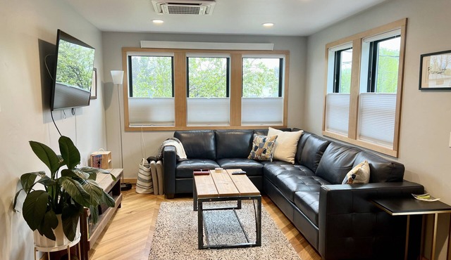 Brand-New Gorgeous King Suite! Extremely quiet and comfortable