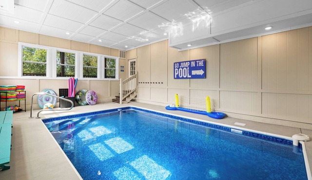 Brand New Greenleaf Lodge ~Indoor Pool ~ Hot Tub