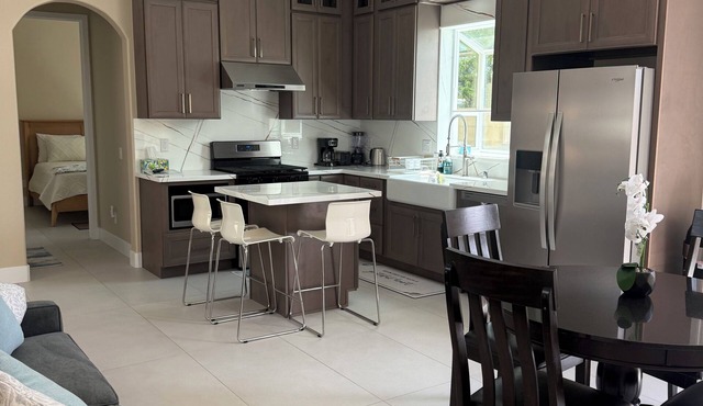 Brand New Guest House -Family Friendly/near Disneyland, Beach, Airport, & Parks